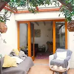Rare Villa Avec Jardin Privatif Au Centre De Paris